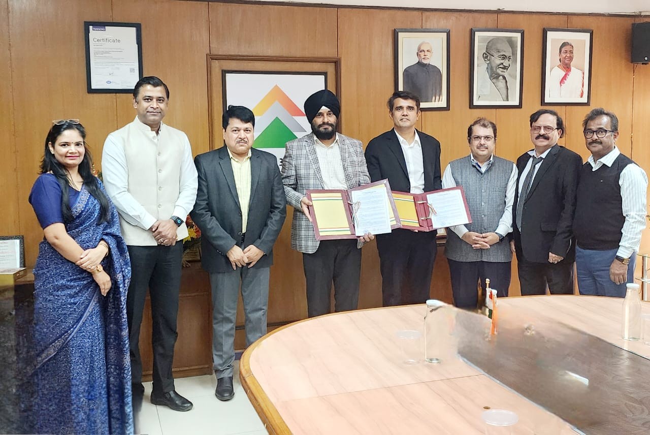 The National Small Industries Corporation (NSIC) has entered into a Memorandum of Understanding (MoU) with M/s D.M Metalloys Pvt Ltd to provide customized Stainless Steel materials to Micro, Small, and Medium Enterprises (MSMEs) across India.The agreement aims to provide customized stainless steel materials of Jindal Steel Limited, supplied by M/s DM Metalloys Pvt Ltd. 
The MoU was signed by Shri Gurpal Singh, Senior General Manager (RMD), NSIC, and Shri Vikram D. Chandan, Director, M/s D.M. Metalloys Pvt. Ltd., in the esteemed presence of Dr. S.S. Acharya, CMD, NSIC, and Shri Kartikeya Sinha, Director (Planning & Marketing), NSIC Ltd. On the occasion, other officials from NSIC were also present.
