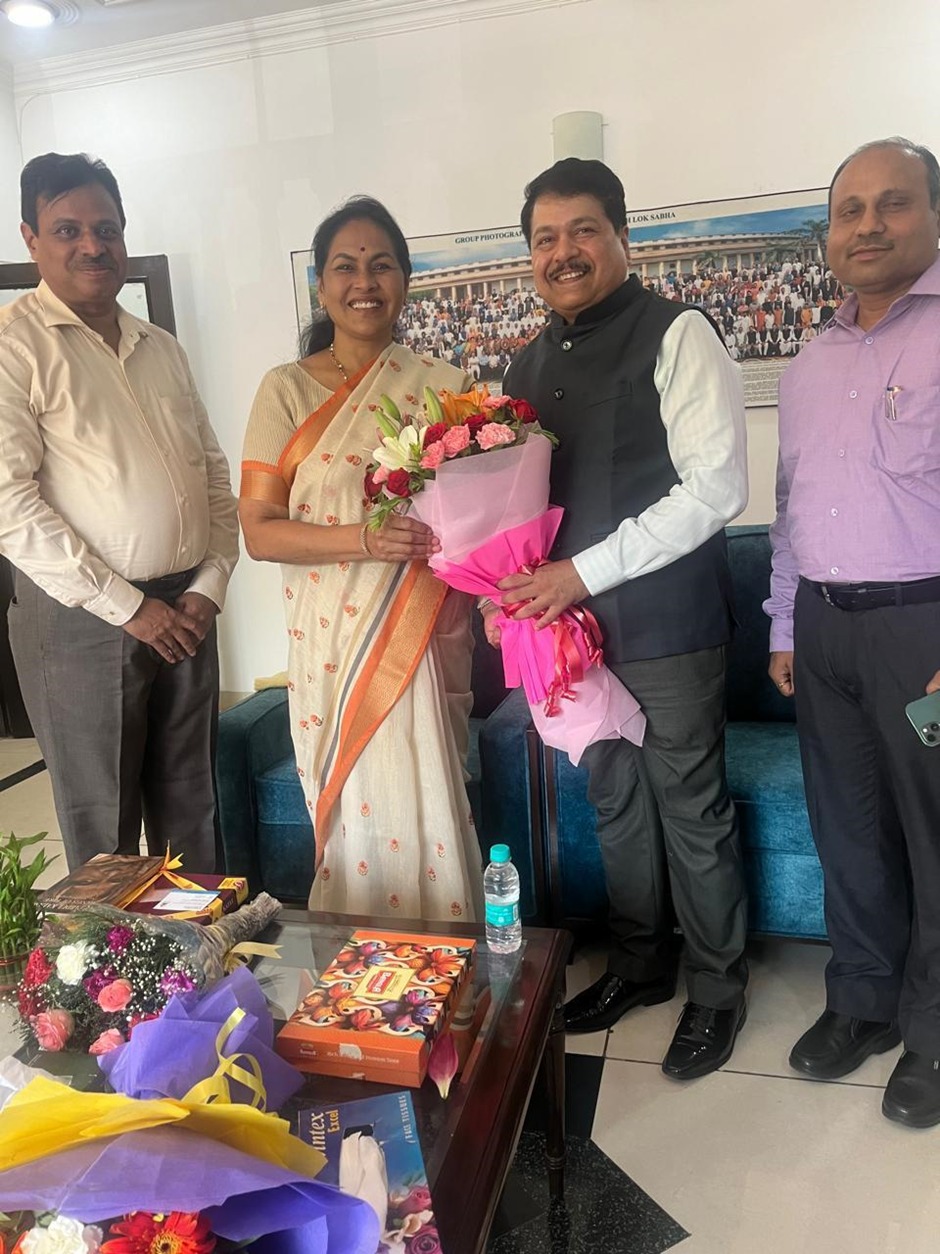 Dr. Subhransu Sekhar Acharya, CMD, NSIC welcoming Hon’ble Minister of State  Sushri Sobha Karandlaje on her assuming the charge of Minister of State of Micro, Small and Medium Enterprises (MSME), Government of India.