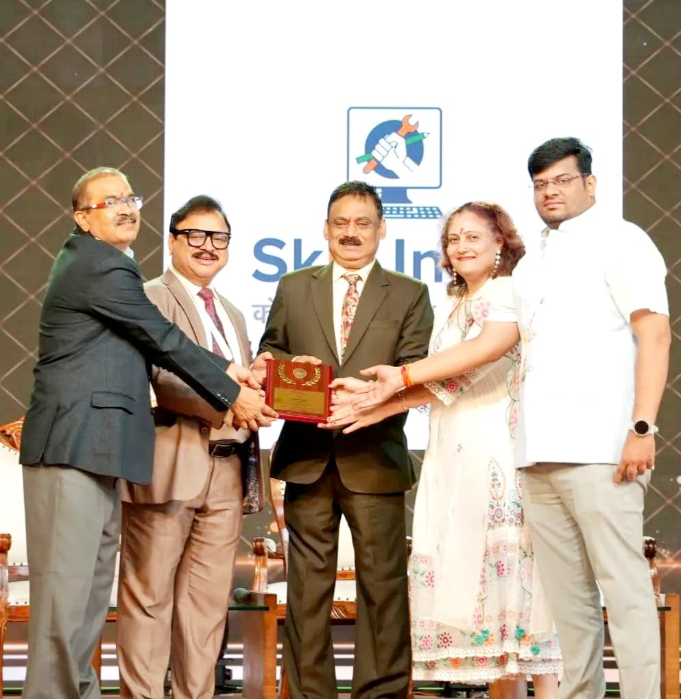 The Exhibition Excellence Award(EEA) are designed to recognize the contribution of MICE industry and felicitate its distinguished achievers. On 31st May 2025 NSIC was invited to receive a Special Recognition at EEA 2025  in honor of distinguished contribution to the MSME  sector. The award was received by Shri Manoj Lal, Executive Director in presence of other senior officials.
